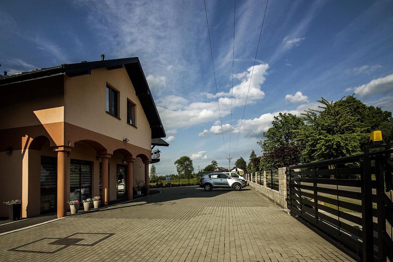Aris Pokoje Goscinne Wojnicz Exterior foto
